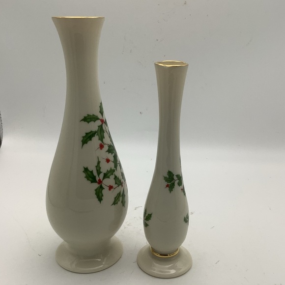 Two Lenox Holly Berry Christmas Vases - Picture 3 of 16